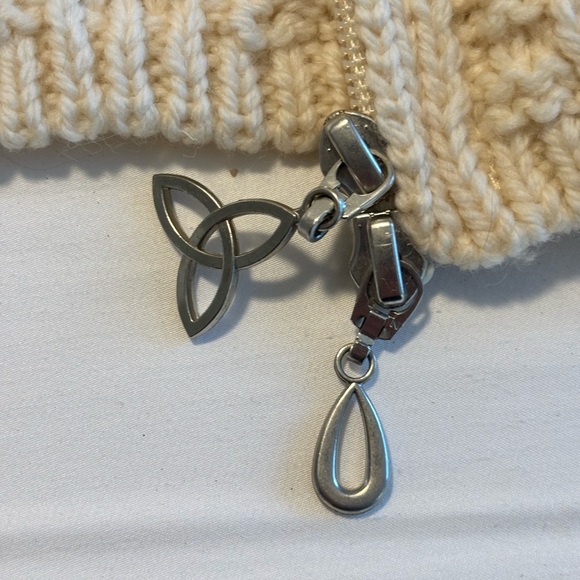 NWT Irish Wool Sweater - Hooded Women’s XXL *Purchased In Dublin Ireland* - Picture 4 of 9